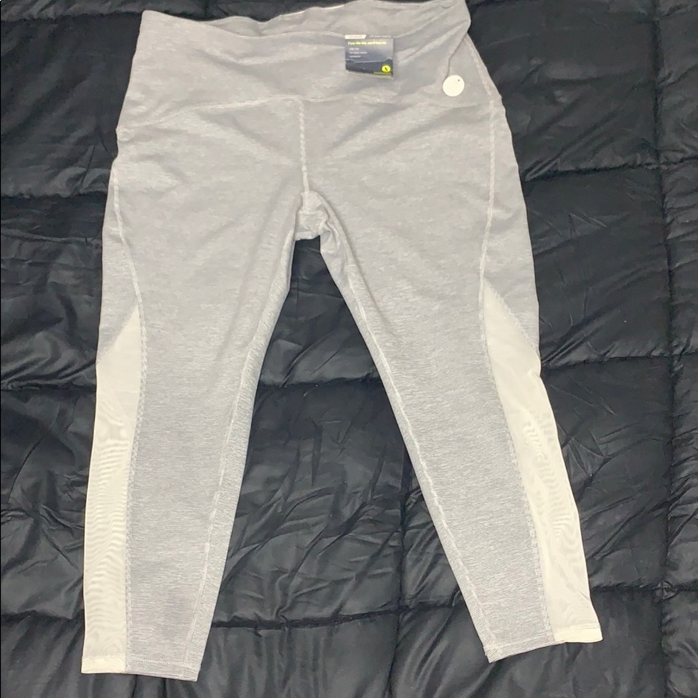 High waisted grey stripped leggings